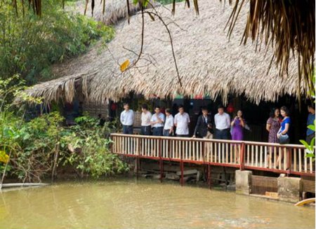 Đoàn khảo sát đến tham quan khu bảo tồn làng nhà sàn, du lịch sinh thái Thái Hải (xã Thịnh Đức, TP. Thái Nguyên)